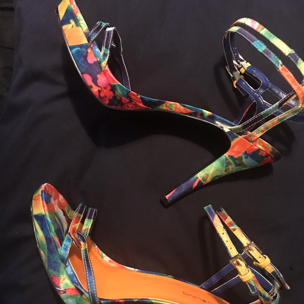 Floral Bandolino Allison ankle strap heels 9.5